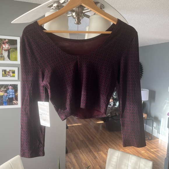 RVCA Two Piece knee length skirt/crop top set - Picture 6 of 7